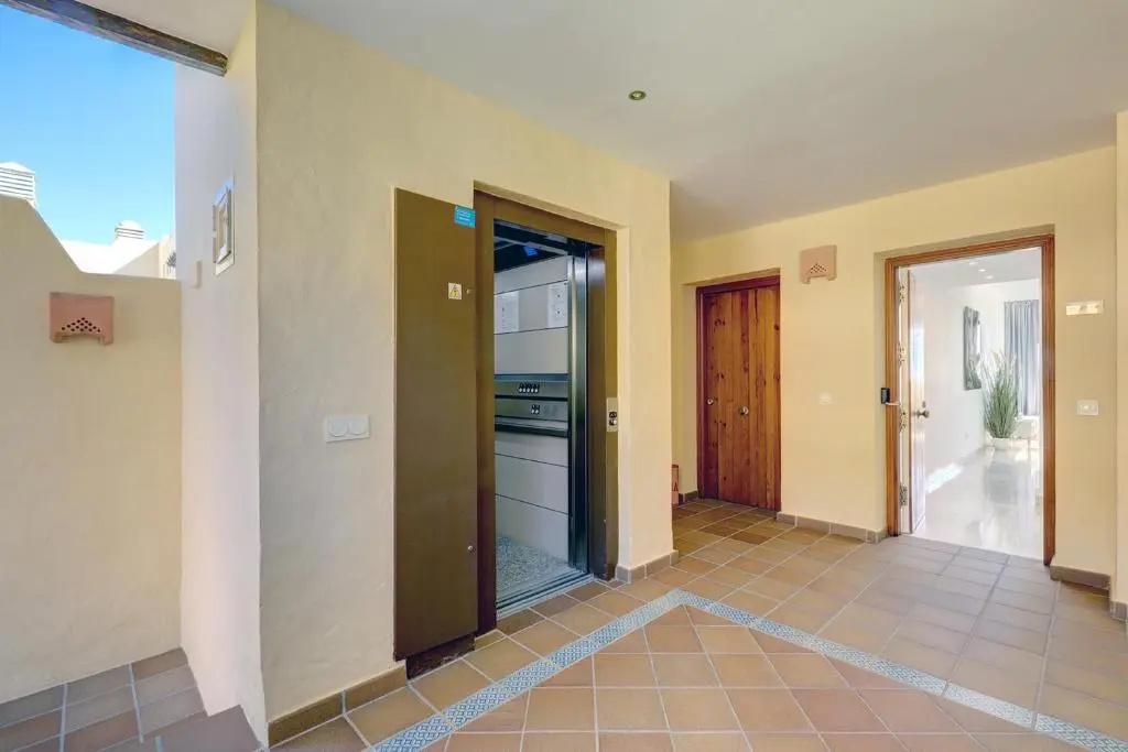 Duquesa Village Apartment - 2 Bed/2 Bath apartment with panoramic sea views