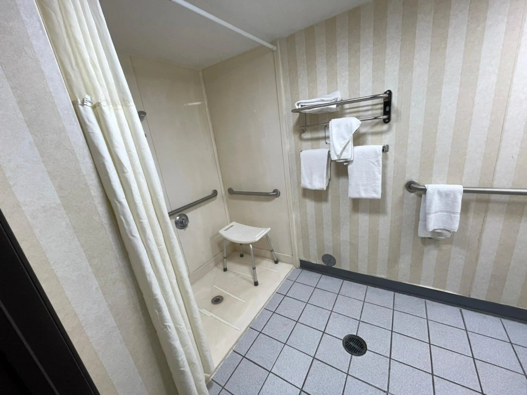 Quality Inn & Suites Gibsonia - Pittsburgh North