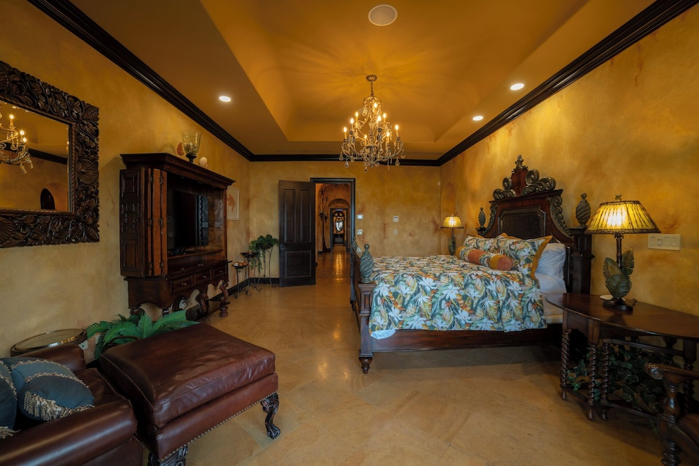 Villa Angel 4 bdr Ocean View pool in Los Suenos