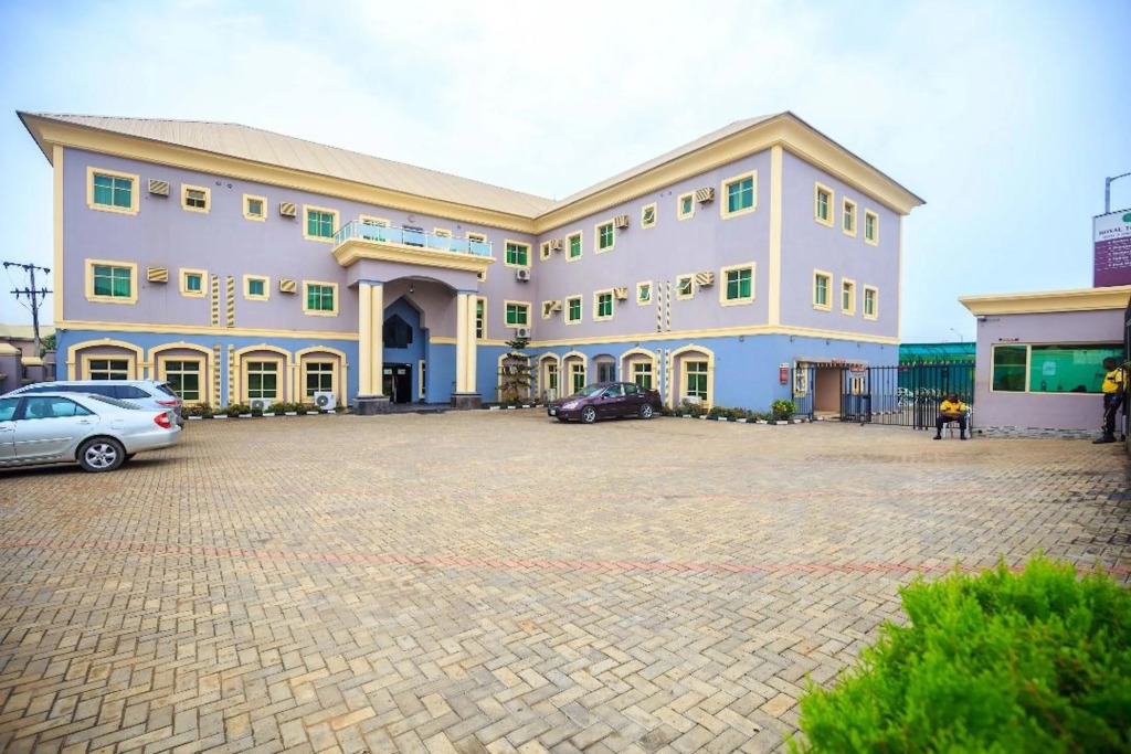 Royal Terrace Hotel & Towers