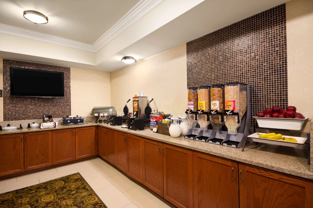 Baymont Inn & Suites by Wyndham Morrow - Atlanta I-75 South