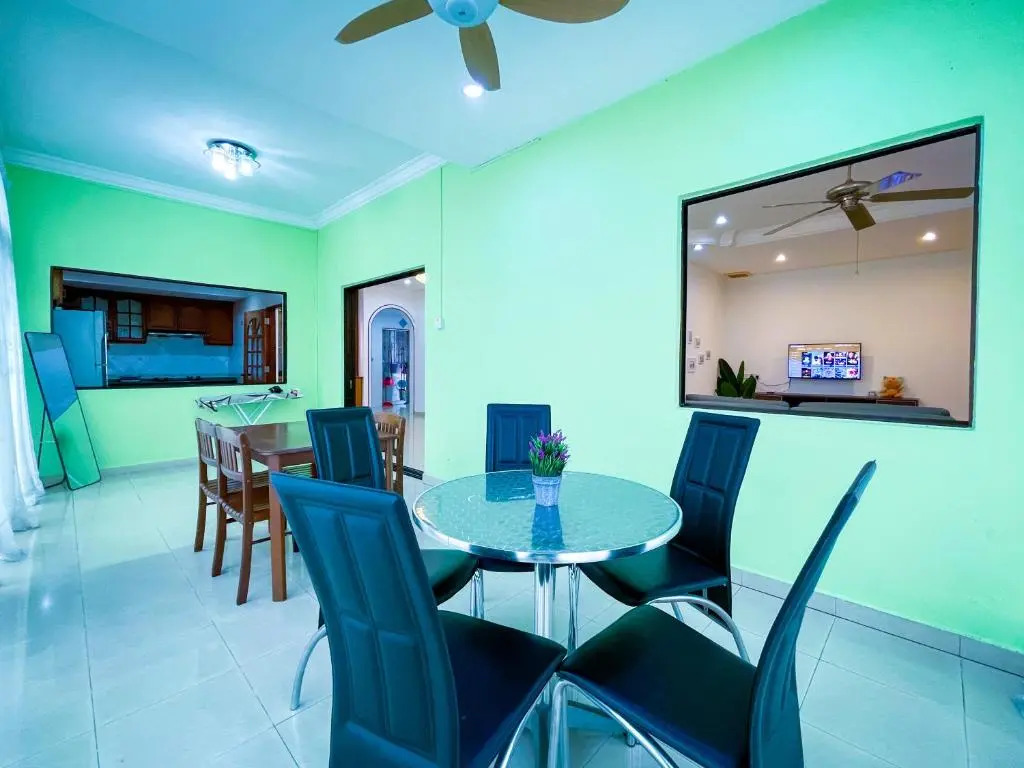 Tupai Mas Semi-D 4BR 2mins to LakeGarden & Zoo