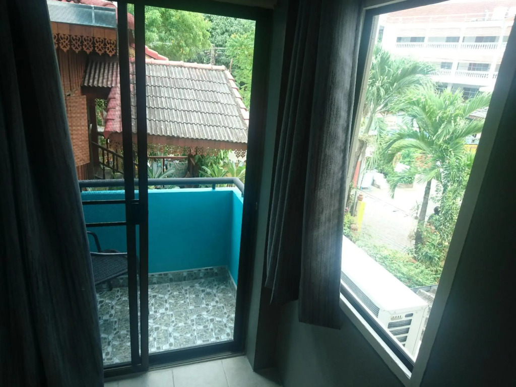 Yan Hostel Thapae Gate