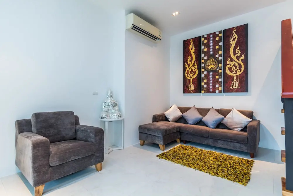 Villa Paradesa by Lofty