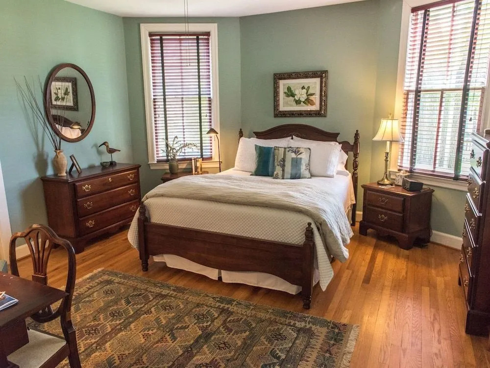 Charles Bass House Bed & Breakfast