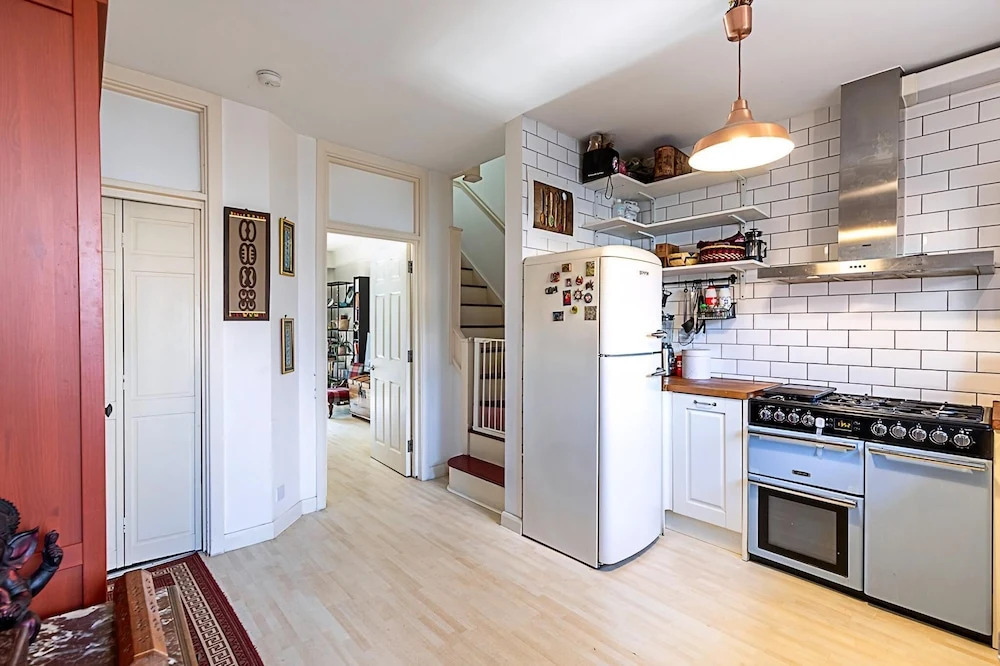 Stylish Spacious 3-bed Home in Vibrant Bow
