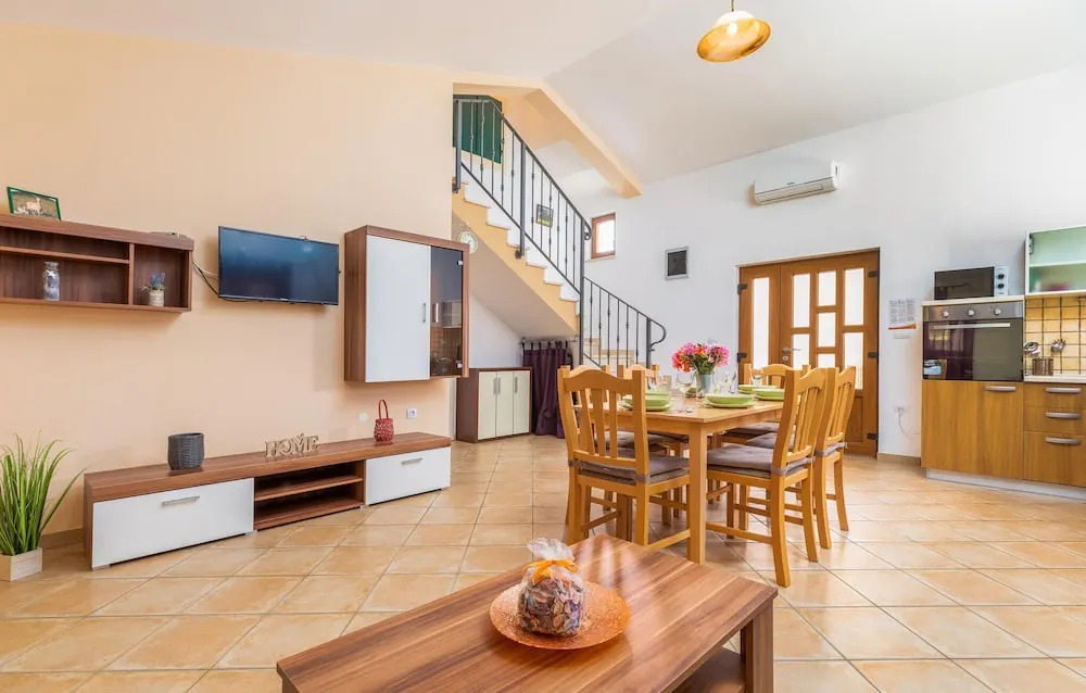 Beach Front Home In Liznjan
