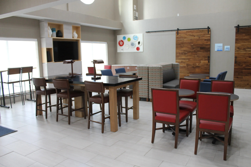 Holiday Inn Express & Suites - Tulare by IHG