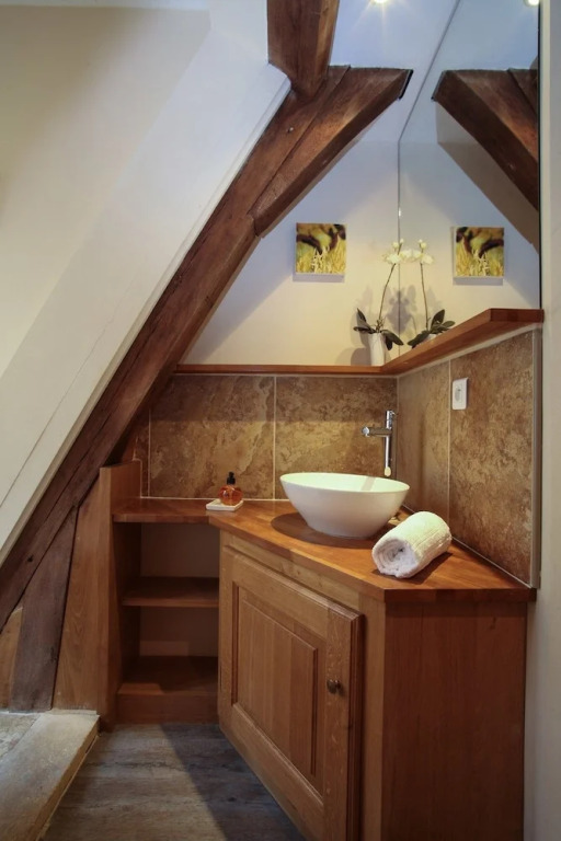 Le Grenier du Chapitre son loft avec les poutres et lappartement une chambre sans les poutres