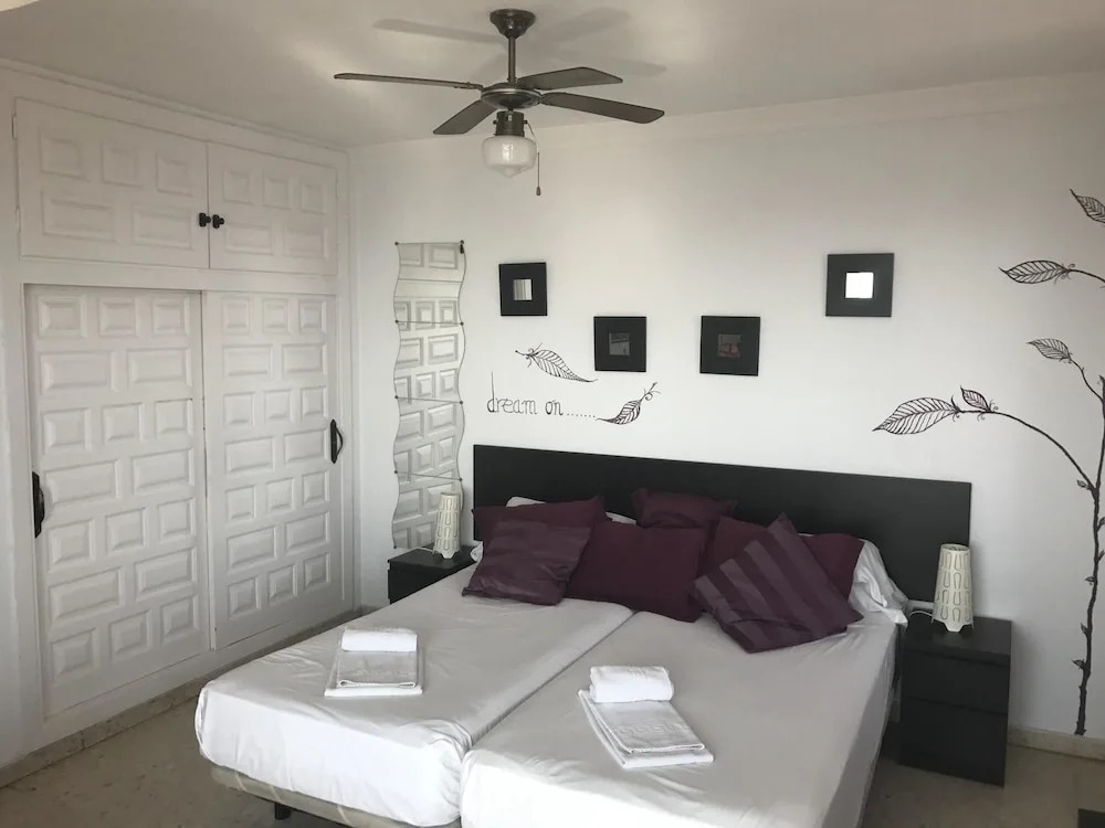 Studio in Torremolinos, With Wonderful sea View, Pool Access and Wifi