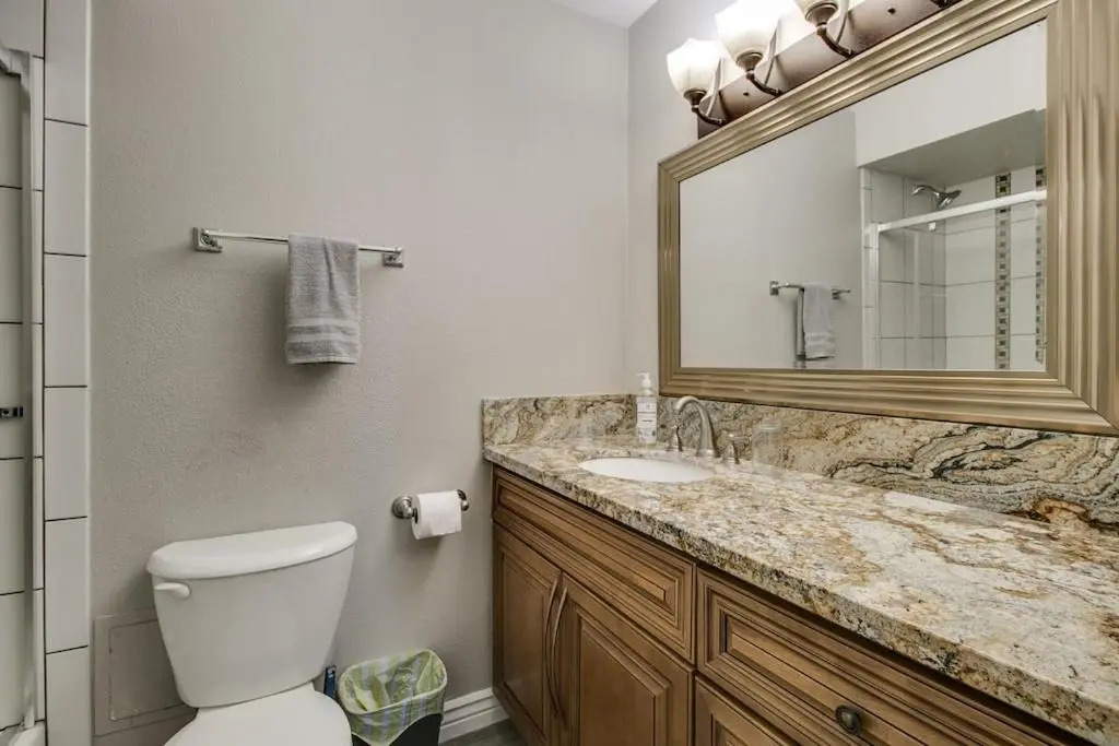 Stylish Updated 2 Bdrm Near Old Town Scottsdale!