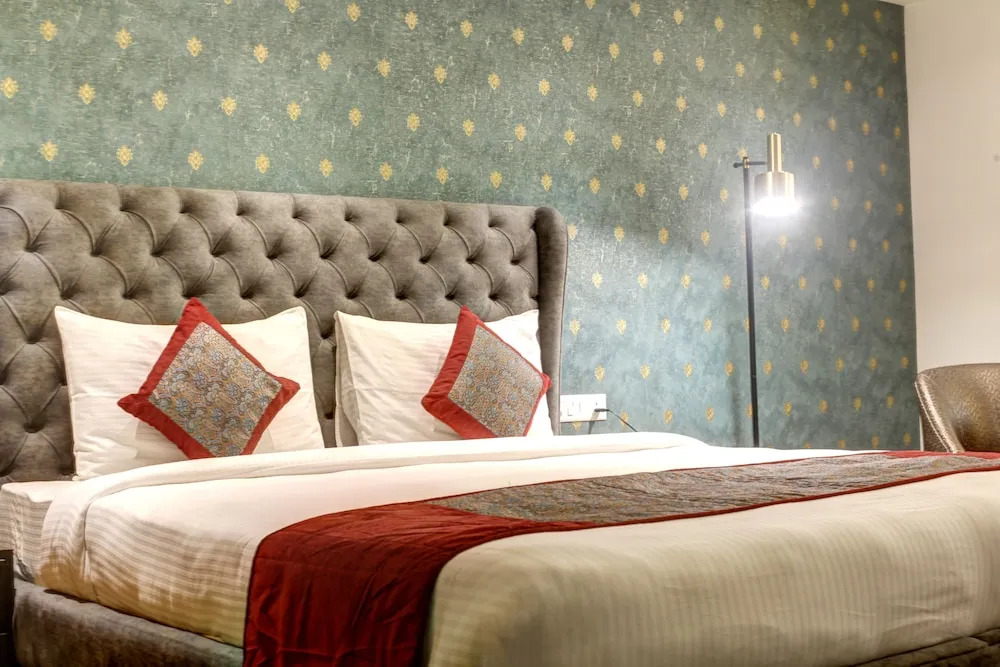 The Solace Hotel - Nehru Place