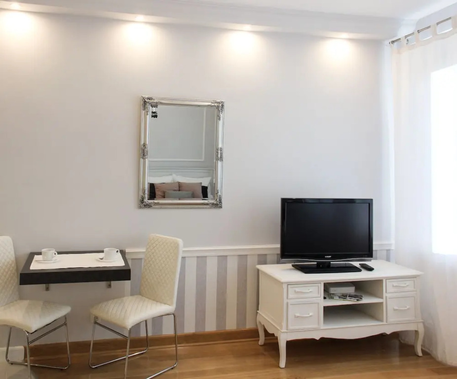 Piekna Downtown Apartment