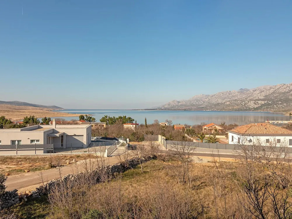 Bright Holiday Home in Jasenice With Beach Nearby