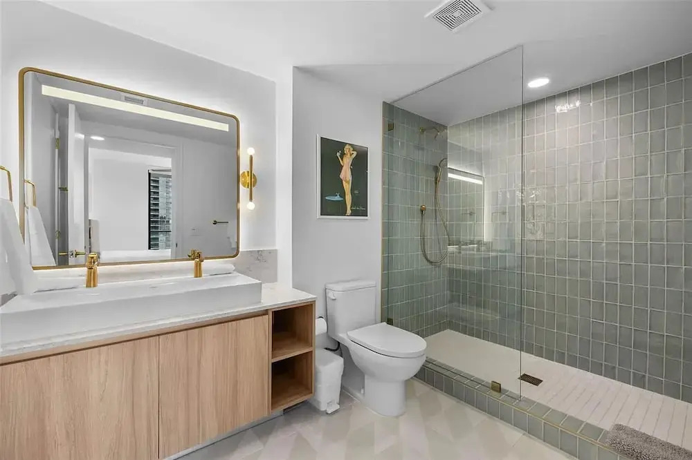 Luxury 2br-2bth Balcony Pool