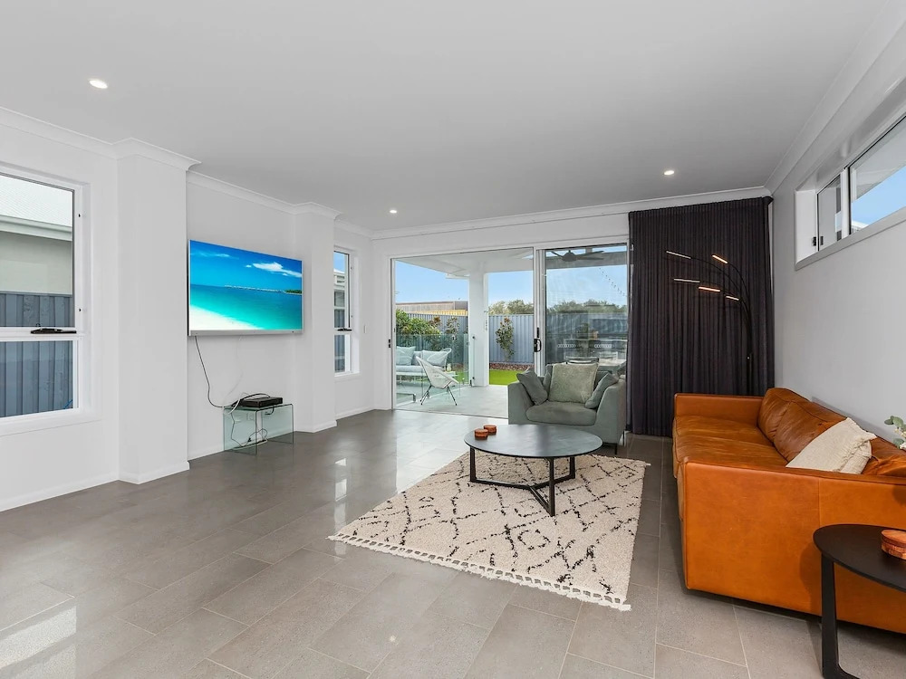 Elegant Beach House On Nautilus