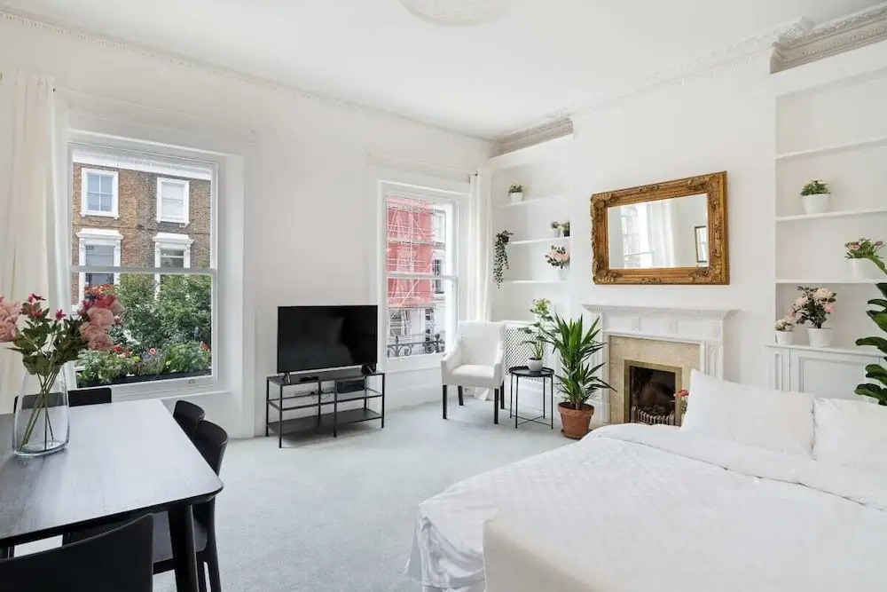 Sophisticated 2-bed, 2-bath apt in Chelsea