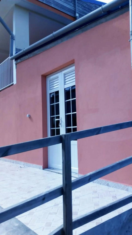 Appartement de 2 chambres a Le Moule a 800 m de la plage avec piscine partagee et jardin closa