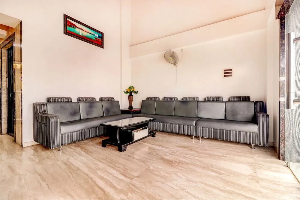 FabHotel Crystal Court Inn