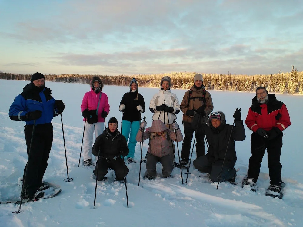 Isokenkäisten Klubi - Wilderness Lodge