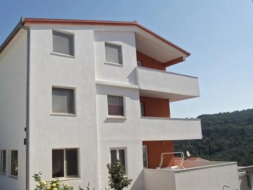 Modern Apartment in Okrug Gornji With Swimming Pool