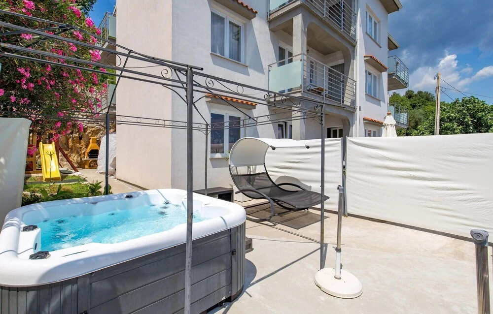 Awesome Apartment in Moscenicka Draga With Wifi and 1 Bedrooms