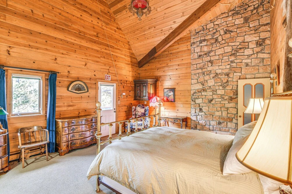 Game Room & Hot Tub: Serene Grand Mountain Chalet!