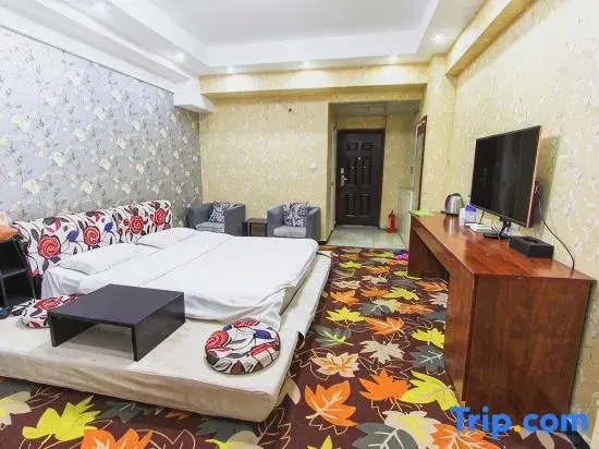 Langqin Themed Homestay (Baolong Plaza)