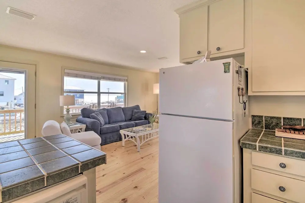 Gulf Shores Rental w/ Large Porch - Walk to Beach