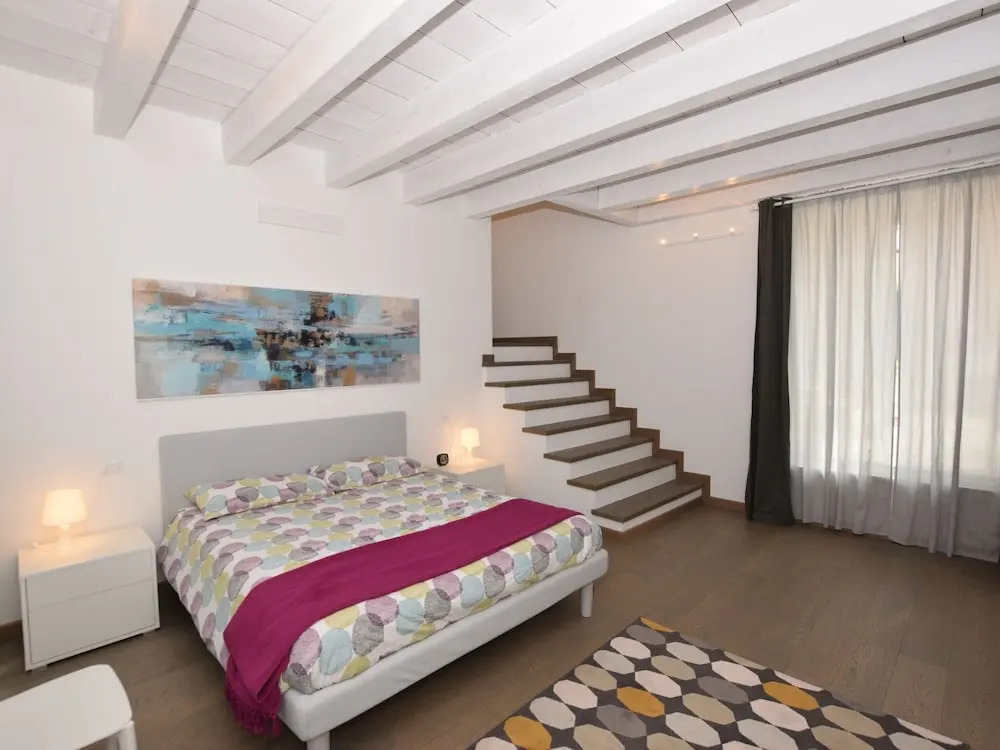 Elegant Holiday Home in Salò Near Lake Beach