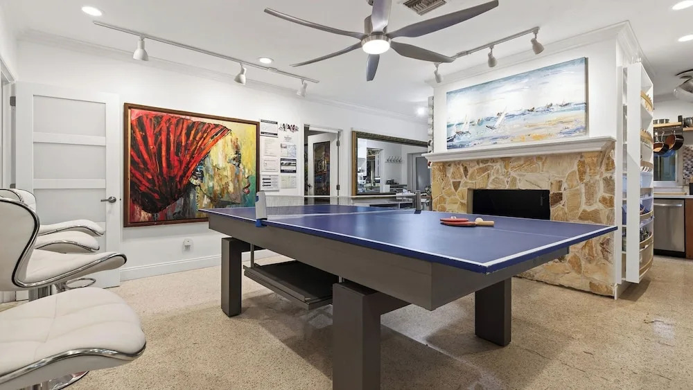 Casa Pineapple Social by Avantstay Spa, Game Room, EV Charger Near Las Olas + Fort Lauderdale Beaches Sleeps 16