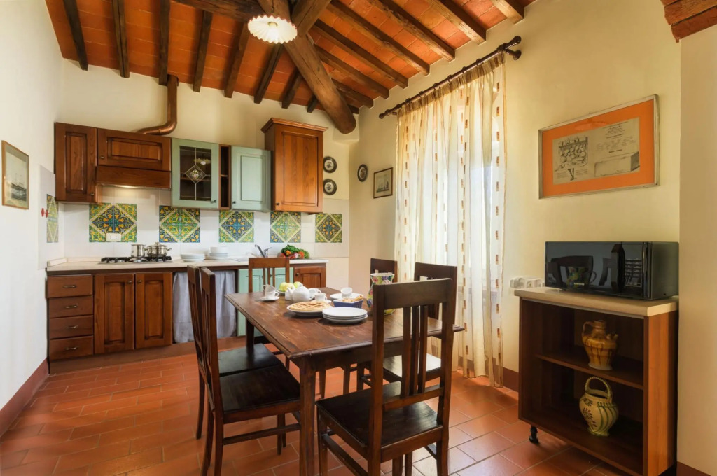 Independent Accommodation with WIFI, private pool, A/C, pets allowed, parking, close to Cortona-La Meridiana