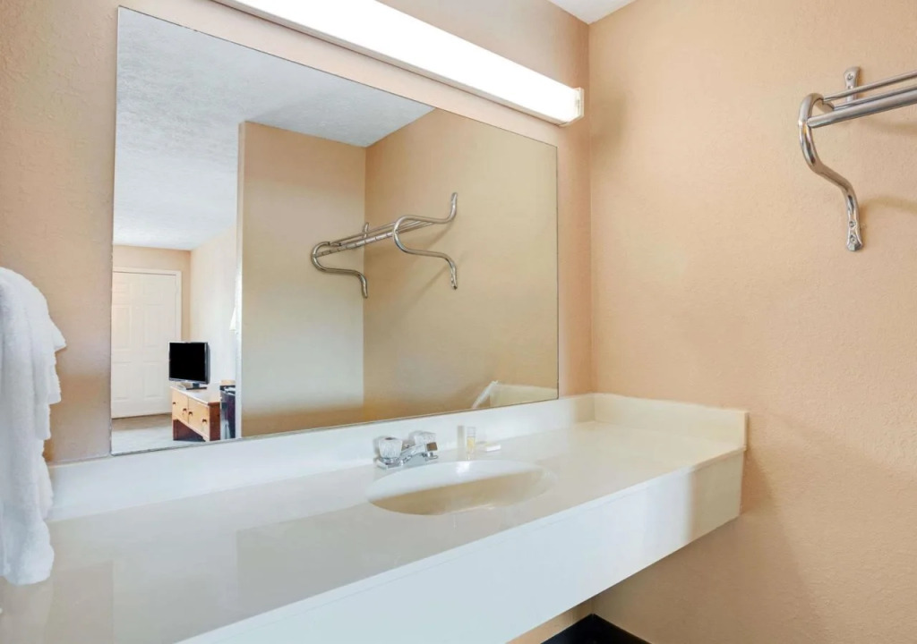 Days Inn by Wyndham Joelton/Nashville