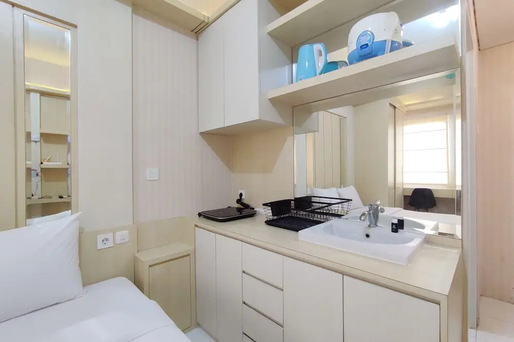 Comfort Studio At Candiland Apartment