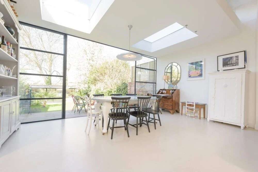 Spacious 5 Bedroom Home With Parking