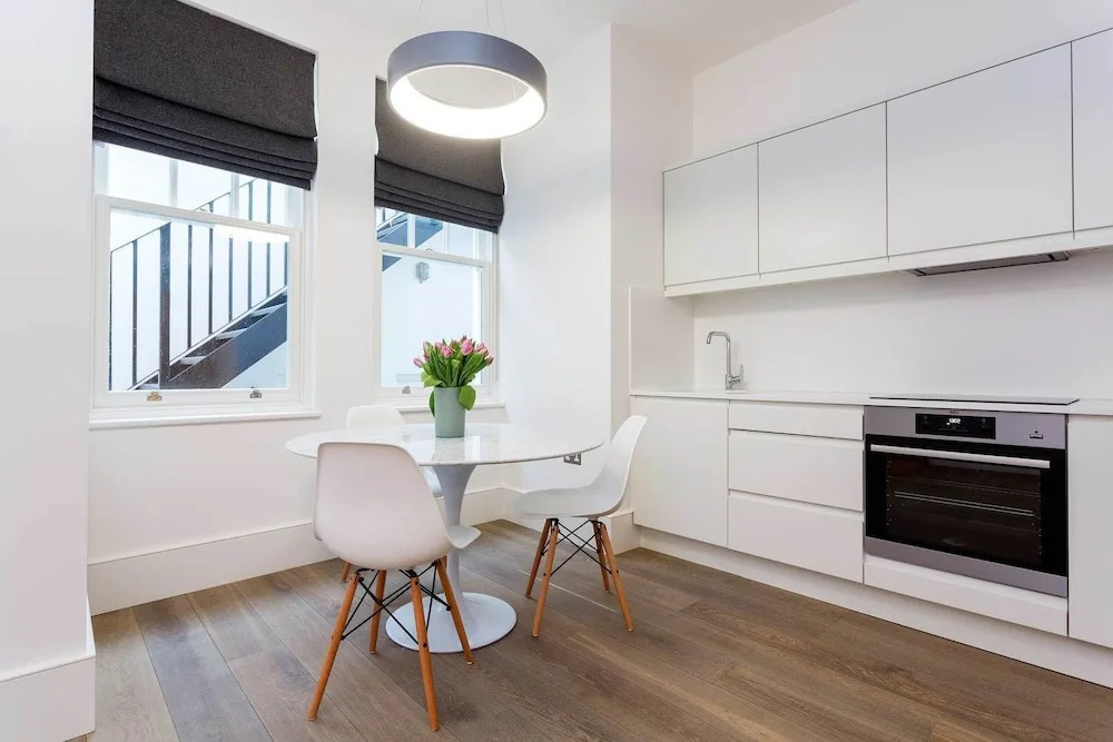 Contemporary Studio in Swiss Cottage