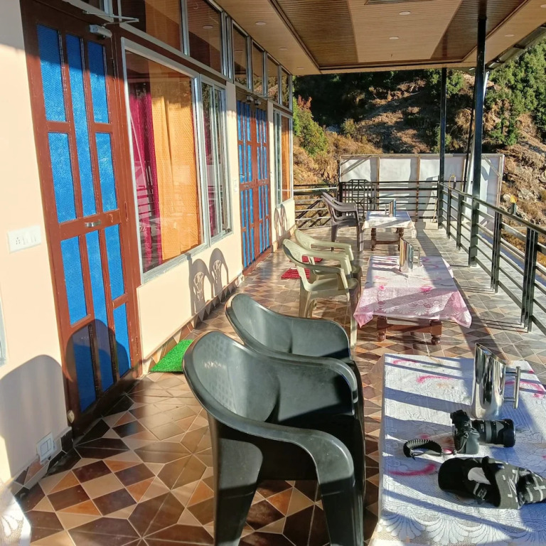 Goroomgo Anjali Home Stay Deoriatal Uttarakhand