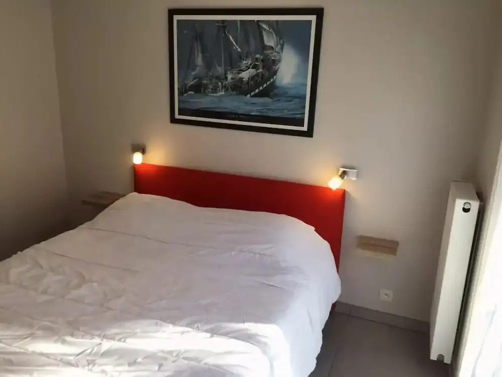 Modern Beachside Apartment