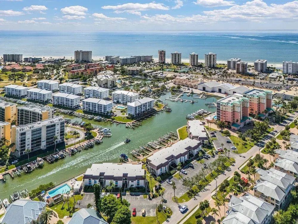 Estero Island Yacht & Racquet Club 224 1 Bedroom Condo