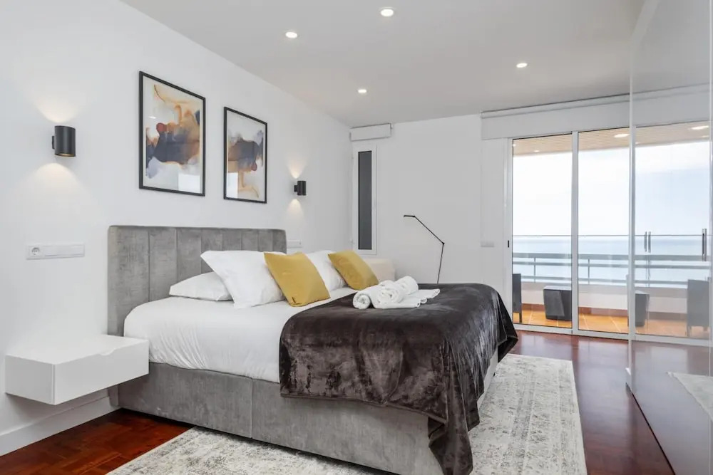 Lido Sunrise Apartment by Homie