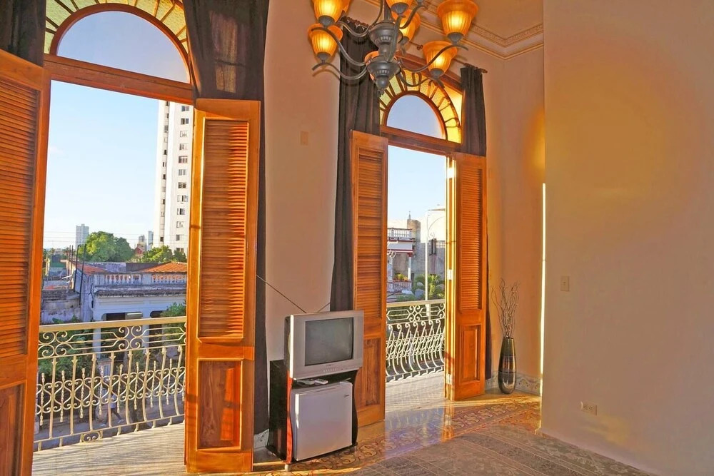 Marquez De Liz 2: Suite Black & White In Havana