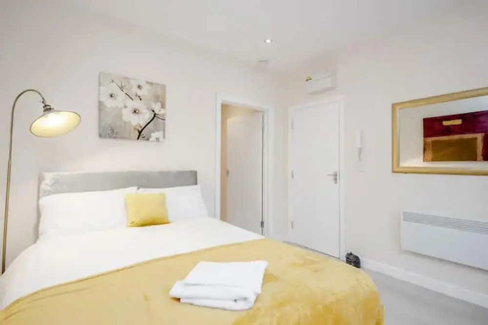 Bedford Hospital Studio Apartment - Victoria A