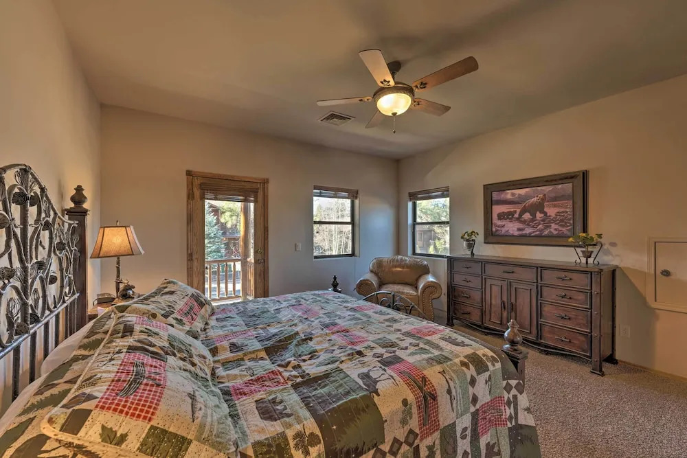 Spacious & Lovely Getaway w/ Deck in Show Low!