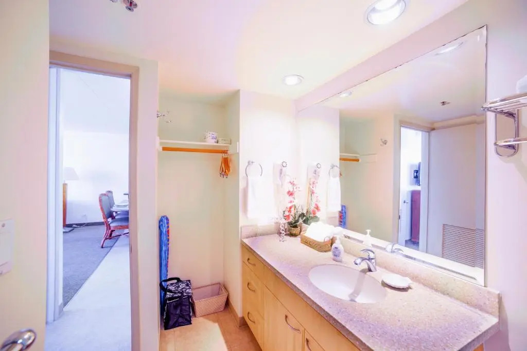 36th Floor with Beautiful Mountain Views | 1 Block to Beach | Free Parking & WIFI