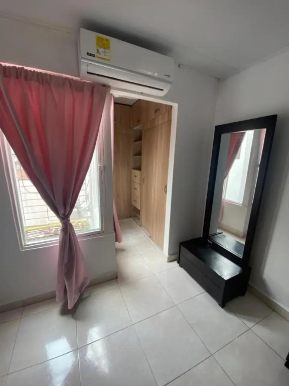 Hermoso apartamento con piscina y ascensor.
