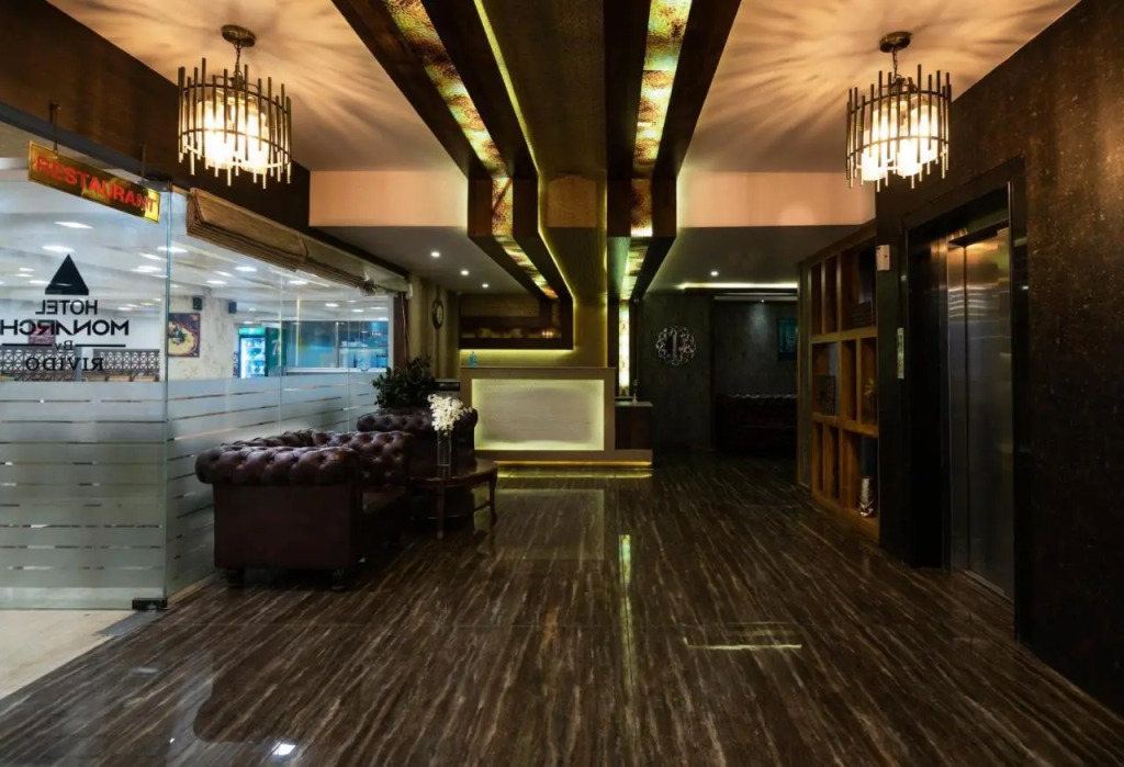 Hotel Monarch International