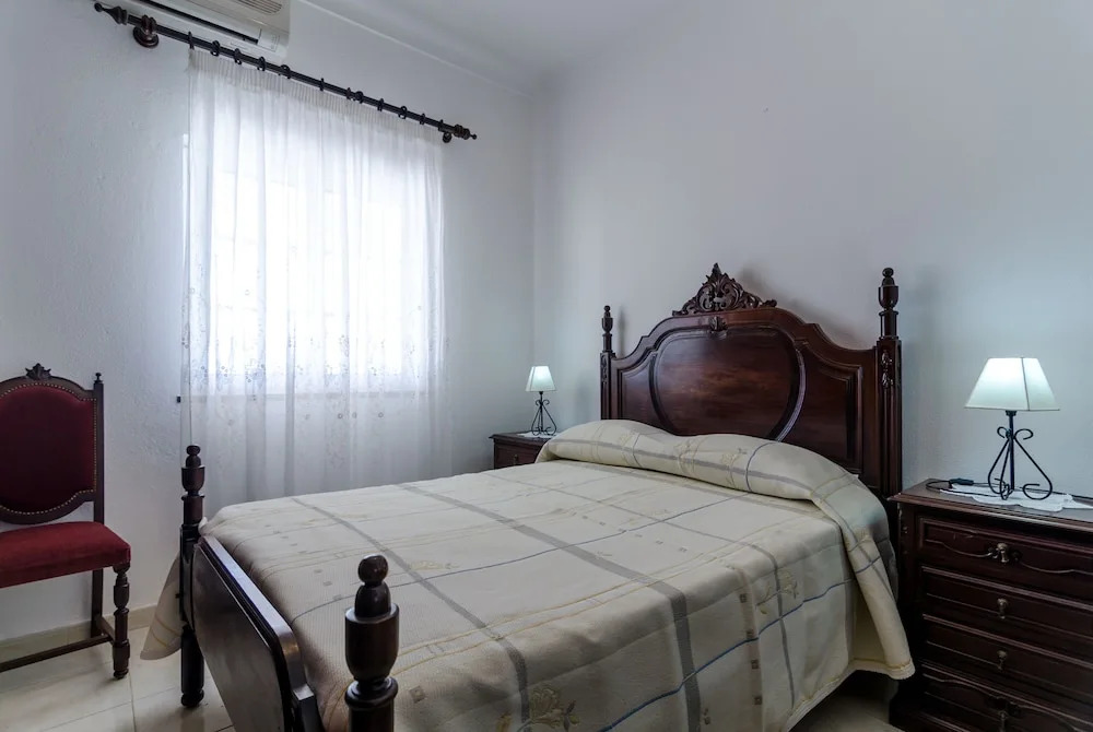 Charming 3BR Villa With Pool in Armação de Pêra