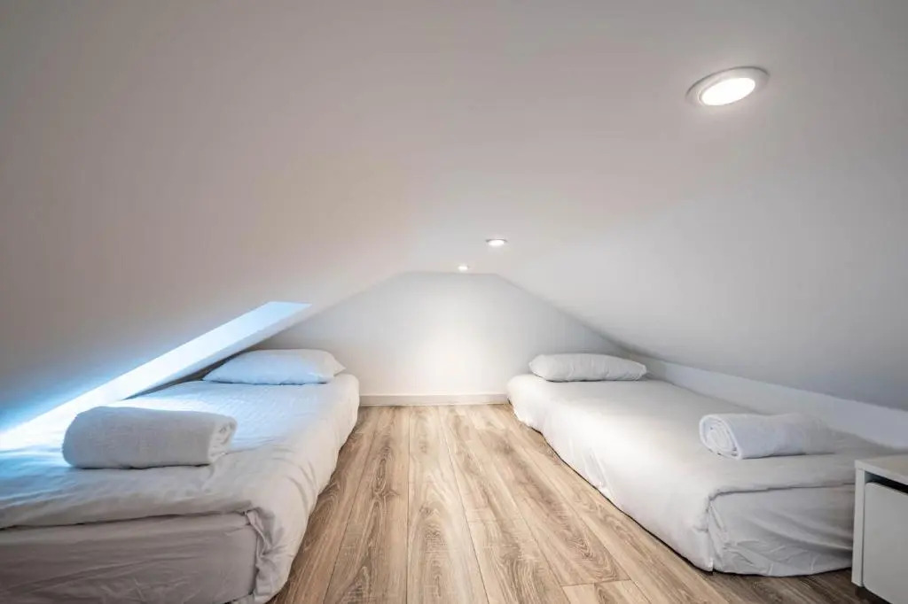 The Cottage - Beach Hut style residence near the beach-sleeps 4-6