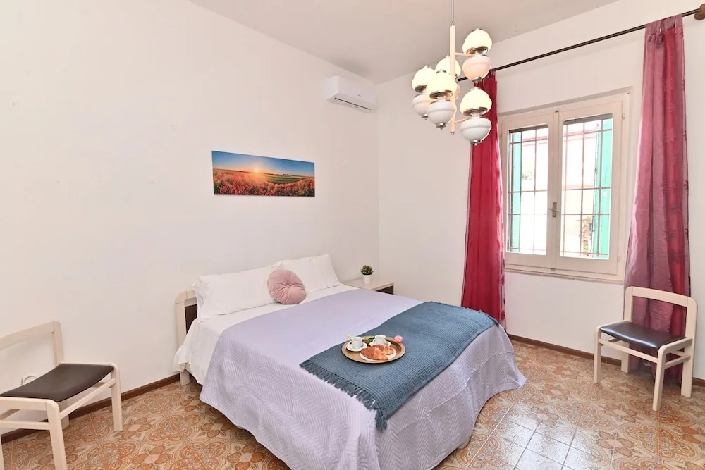 IzzHome Colonial