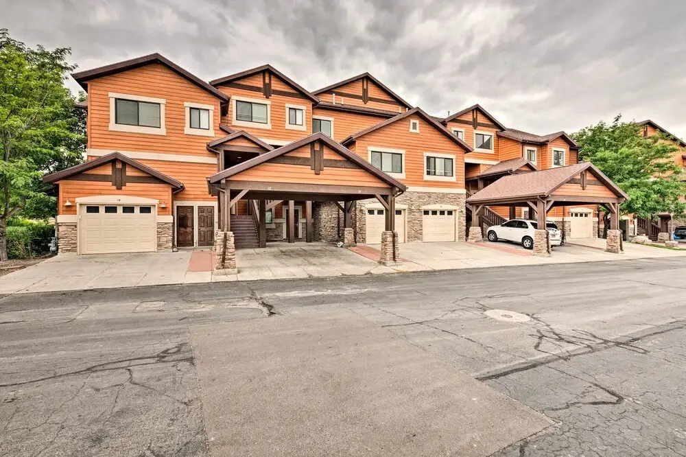 Renovated Condo 8 Miles to Snowbasin Ski Resort!